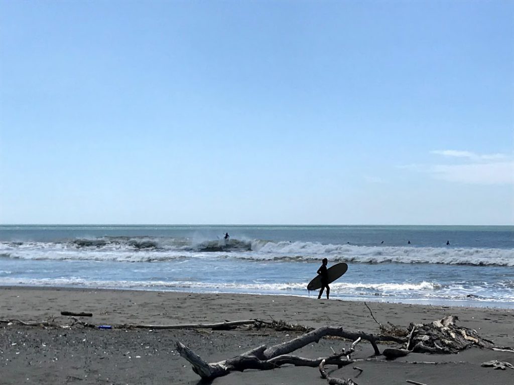 北海道一周車中泊旅7日目：北海道のサーフポイント浜厚真でサーフィン＆海遊び