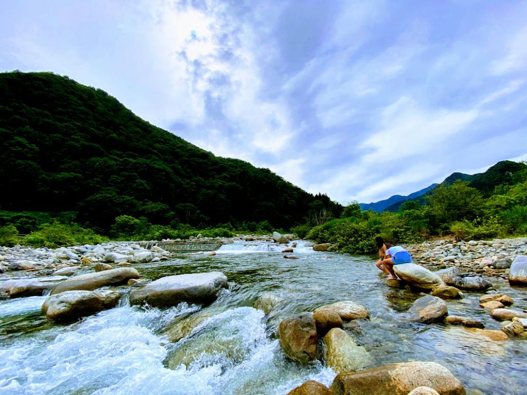 新潟湯沢で車中泊：そのまま川遊びも堪能できる