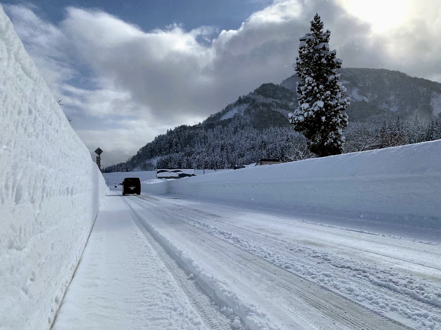 2021年湯沢内の道路の積雪状況