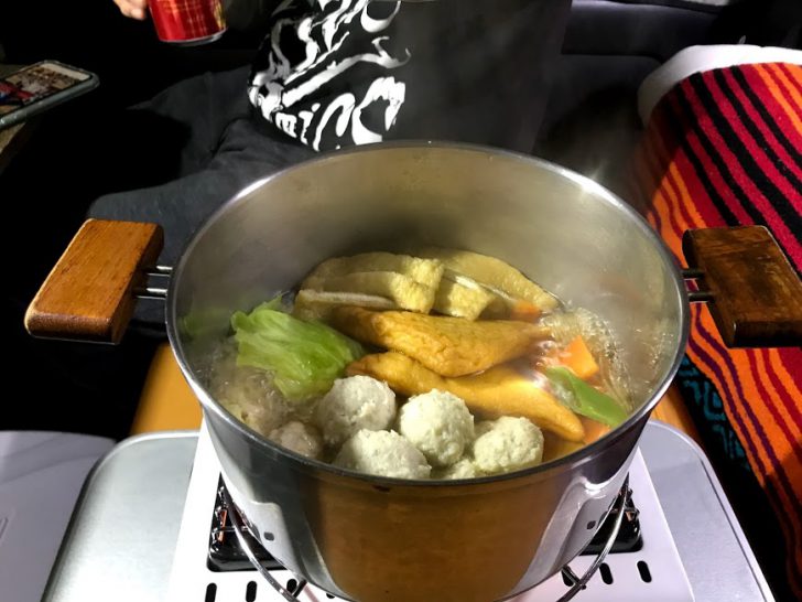 【車中飯】冬の車中泊におすすめ、ごはんは簡単＆温まる鍋で決まり！