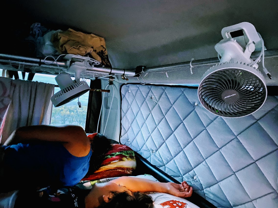 車中泊での扇風機おすすめはどれ 熱帯夜のビーチ4連泊で検証した結果 とうちゃんはテンネンパーマ