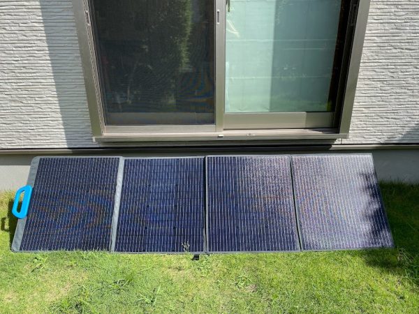 BLUETTI ソーラーパネル PV200：展開時の大きさ