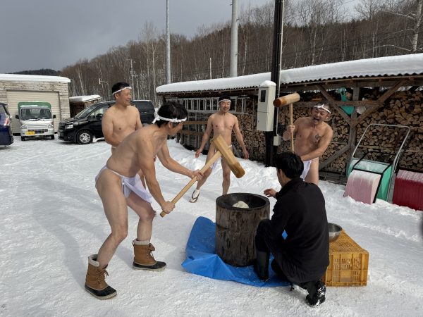 スキー車中泊6日目：餅つき・初詣・スノーモービル・新年会2